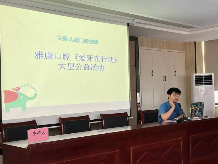 手牽手愛衛(wèi)生，心連心文明行