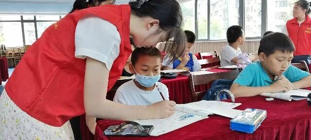安徽學(xué)子三下鄉(xiāng)：學(xué)交通知識(shí)，揚(yáng)安全之帆