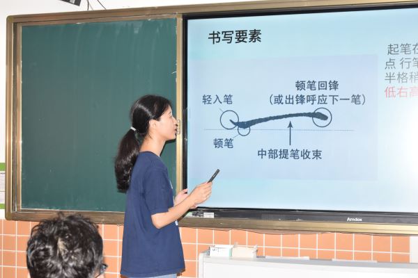 傳承中國(guó)漢字，書法走進(jìn)課堂 --嶺南師范學(xué)院“山河承宇”社會(huì)實(shí)踐隊(duì)開展硬筆書法特色課程