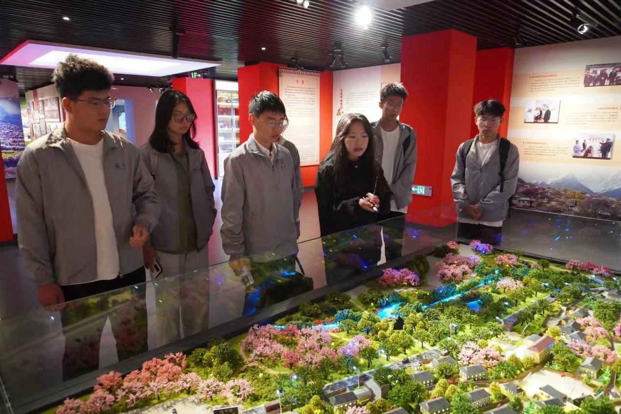 鄉(xiāng)村振興、民族團(tuán)結(jié)之旅——河南工業(yè)大學(xué)社會(huì)實(shí)踐團(tuán)隊(duì)