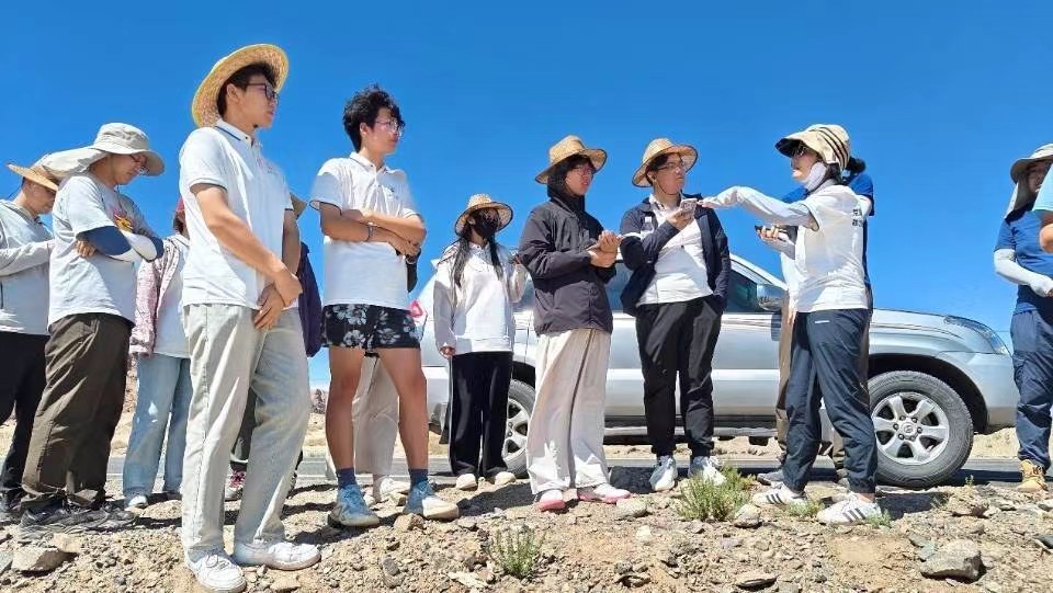 實(shí)地考察 大漠開課丨長(zhǎng)大學(xué)子赴內(nèi)蒙社會(huì)實(shí)踐