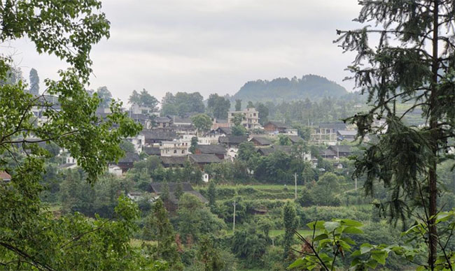 長安大學(xué)筑夢黔行隊走進凱里梅香村，“記錄苗繡，助力傳統(tǒng)
