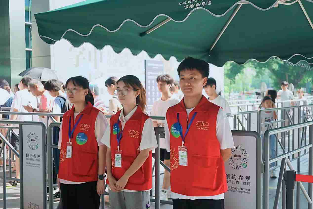 “歷史漫步，中外徜徉” ——愛益陽光赴成博社會實踐隊