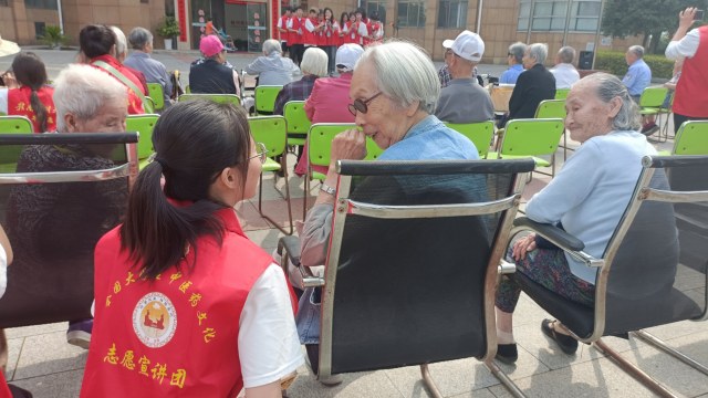傳播中醫(yī)藥文化：古法新傳，宣講團(tuán)養(yǎng)老院行普及中醫(yī)文化