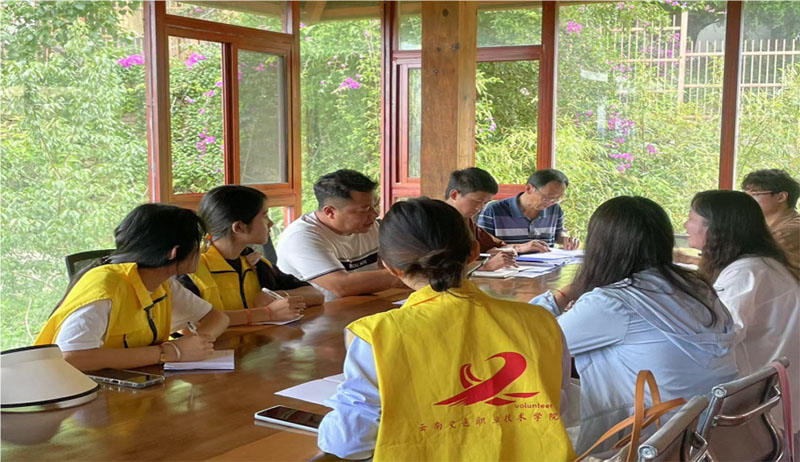 云上景邁探新路：電商織網(wǎng)+推普潤(rùn)心，繪制鄉(xiāng)村振興的斑斕畫卷