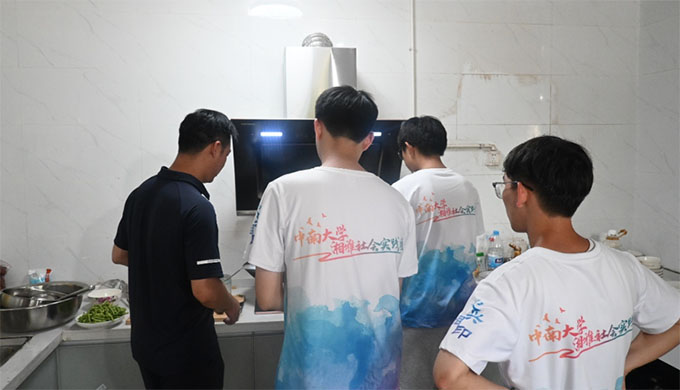 【青春建功，實踐鑄魂】中南大學“心興湘印”支教隊與團