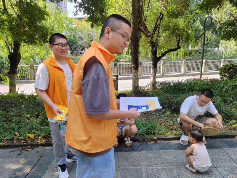 暑假“三下鄉(xiāng)”活動：大學(xué)生深入社區(qū)，調(diào)研居民生活實況