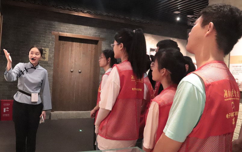 湖南信息學(xué)院三下鄉(xiāng)：驕楊青春輕騎兵，開展黨史學(xué)習(xí)教育