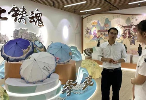 浙理工科藝暑期社會實踐活動走進崧廈鎮(zhèn)——品虞傘文化，鑒傘虞發(fā)展，共育兒童未來