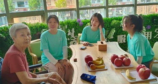 學(xué)習(xí)弘揚(yáng)焦裕祿精神暑期社會實(shí)踐隊(duì)開展“粽香端午節(jié)，情暖系夕陽”