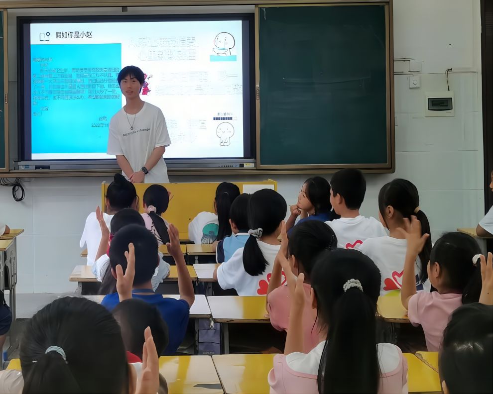 【青春建功，實(shí)踐鑄魂】足球構(gòu)筑友誼橋梁，反霸凌共建和諧
