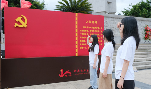 景德鎮(zhèn)陶瓷大學(xué)美術(shù)學(xué)院赴于都開展暑期社會實(shí)踐活動