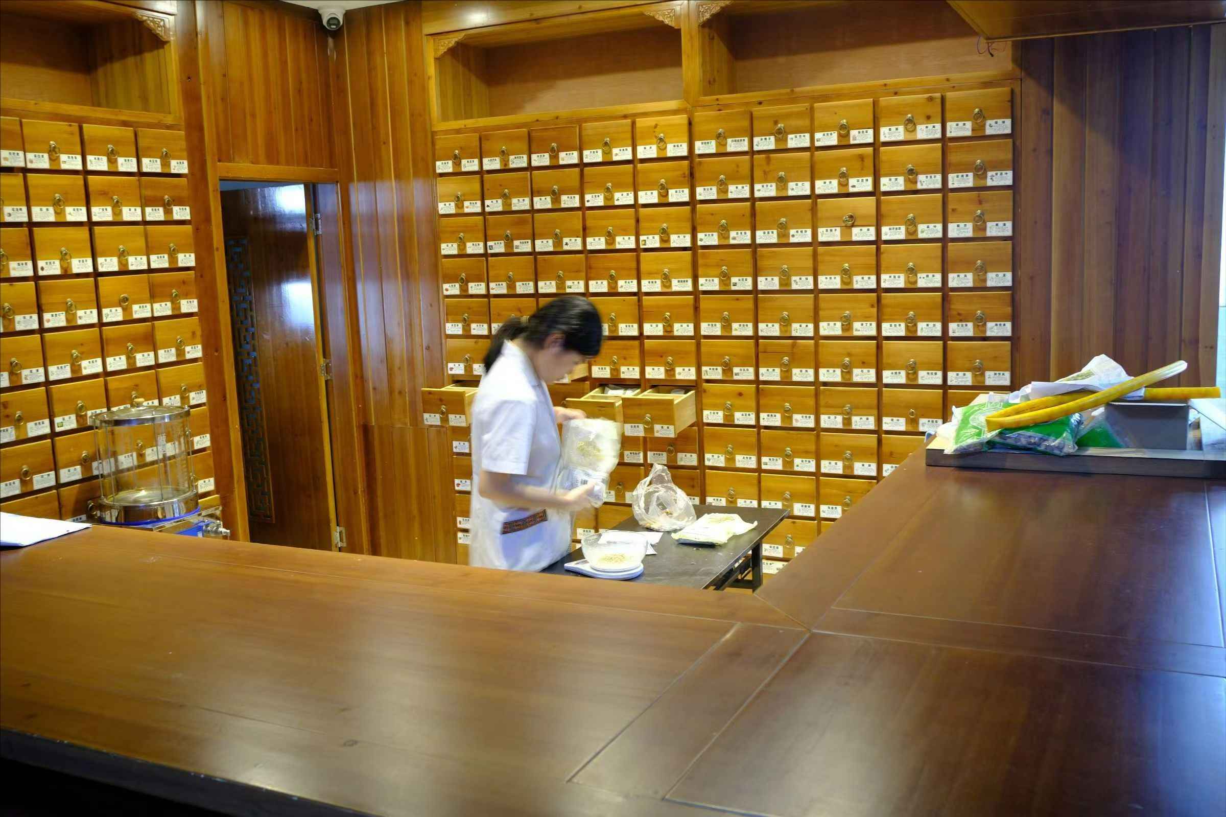 探訪湖南平正堂瑤醫(yī)醫(yī)院：揭秘千年瑤藥智慧，體驗民族醫(yī)學(xué)瑰寶