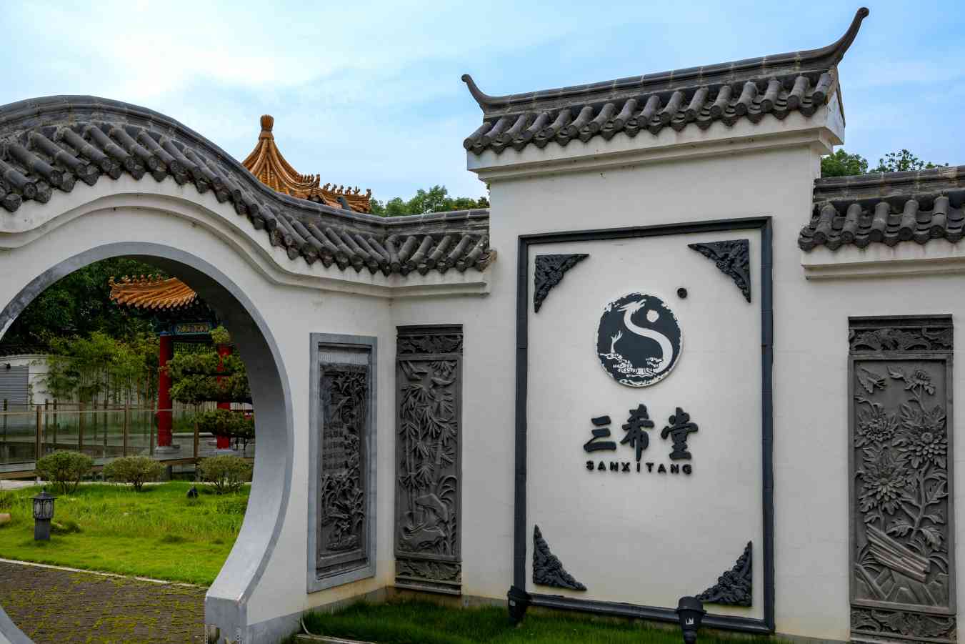 紙韻悠長(zhǎng)，匠心獨(dú)運(yùn)：千年造紙技術(shù)的現(xiàn)代傳承 ——合肥大學(xué)暑期三下鄉(xiāng)社會(huì)實(shí)踐團(tuán)隊(duì)共