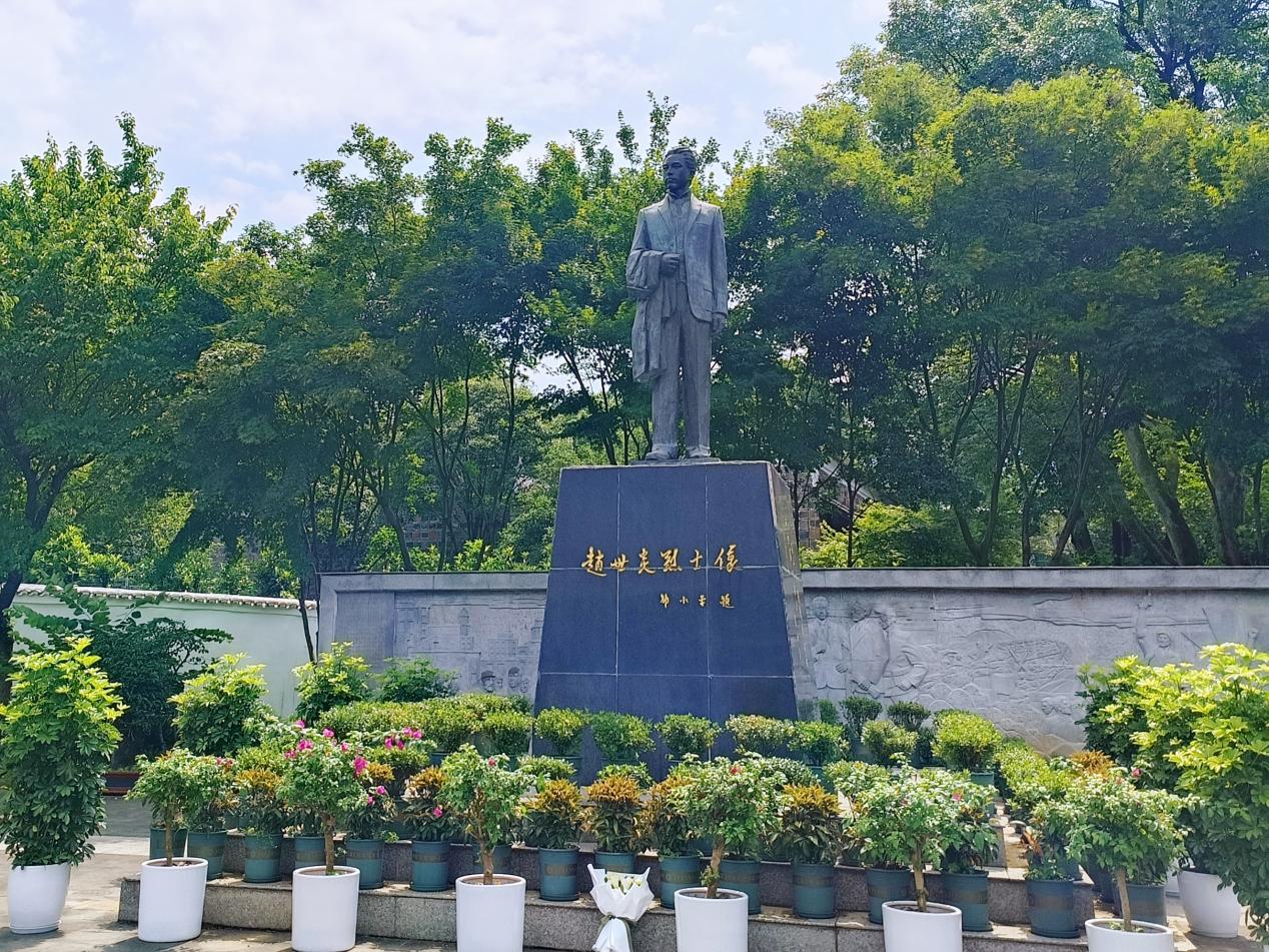 青春人科進(jìn)行時：先烈英魂永緬懷，紅色血脈代代傳