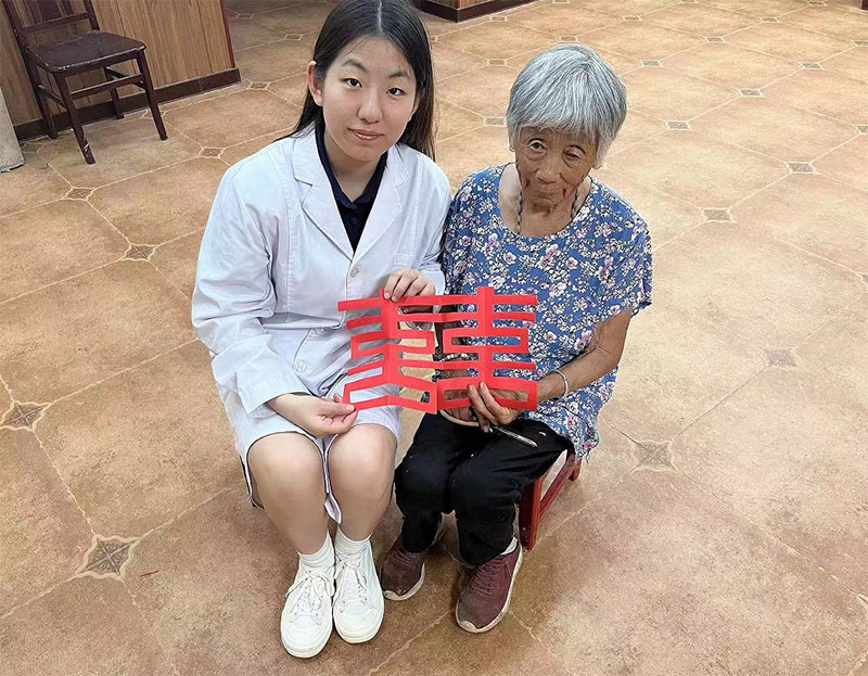 剪下百花開，紙上春秋往