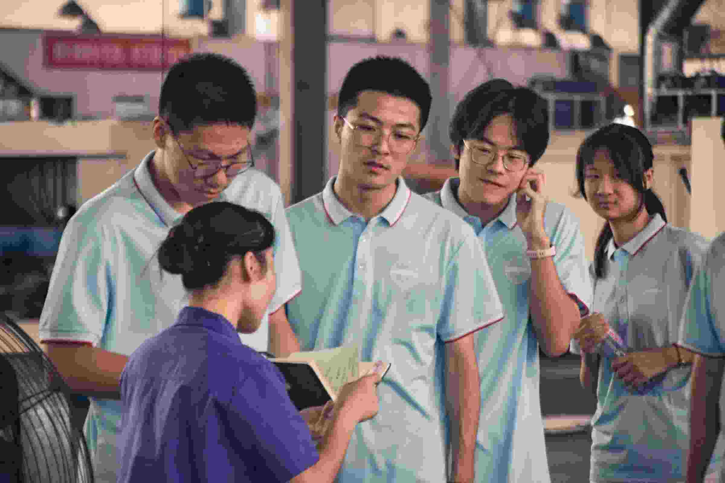 深入企業(yè)一線，探索知行合一