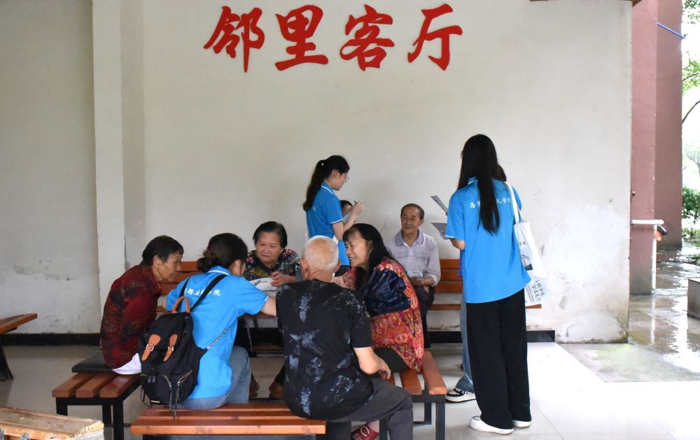 【2024三下鄉(xiāng)】情牽基層“負(fù)”，力促負(fù)擔(dān)除 ——長江師