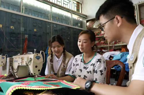 新華學(xué)子三下鄉(xiāng)：拜訪民間手藝人，感受民族文化魅力