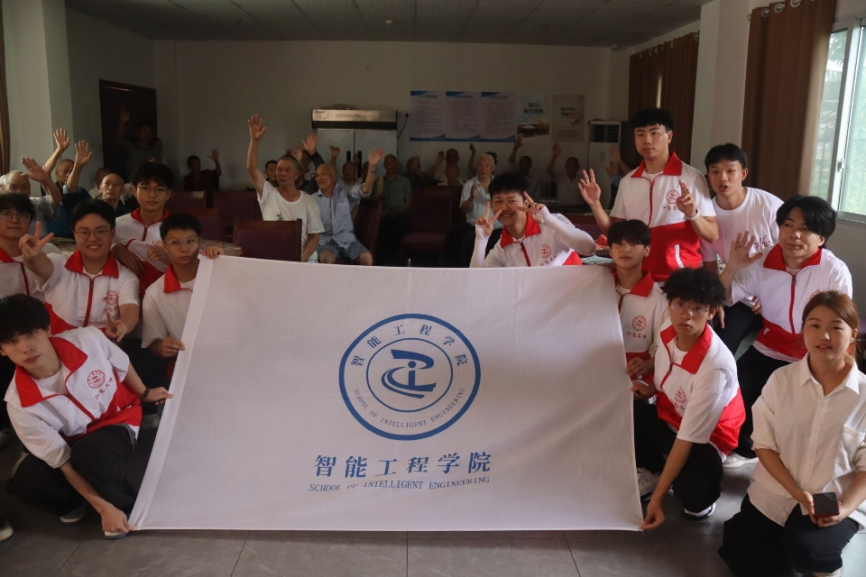 青春力量溫暖夕陽(yáng)，三下鄉(xiāng)團(tuán)隊(duì)走進(jìn)敬老院傳遞關(guān)愛