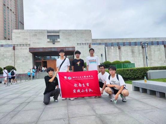 滁州學(xué)院學(xué)子赴南京博物院文化探索