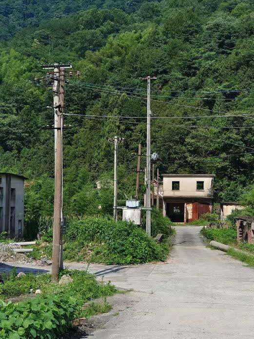 遺址重尋，再現(xiàn)“旌”彩：合工大學(xué)子探尋碧云村井岡山三線廠房遺址