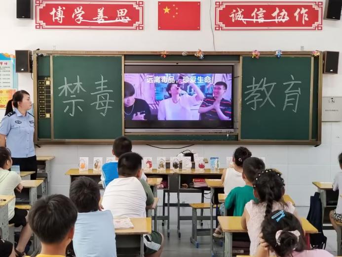 “光明之路，共繪未來”——武昌理工學(xué)院云夢書韻志愿服務(wù)隊攜手云夢縣禁毒大隊開展