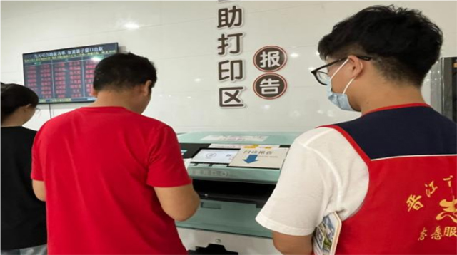 “暖心導診，童心候診”——福建學子晉江市醫(yī)院導診活動