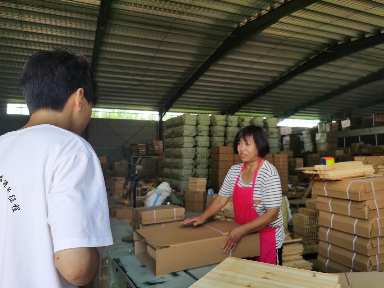 三下鄉(xiāng)“青耕河南 甜蜜興農”|鄭小商暑期社會實踐團探索崗李村電商興農“蜜”訣