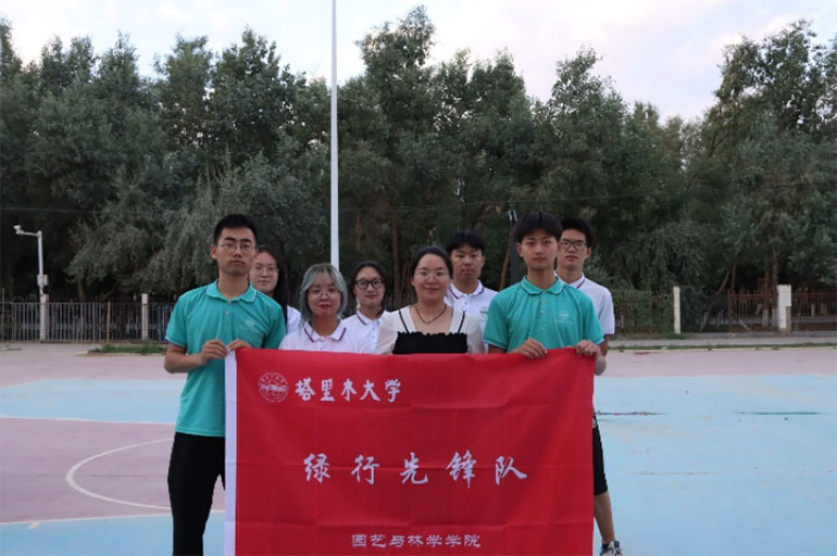 深入社區(qū)基層環(huán)境，躬身踐行清掃衛(wèi)生