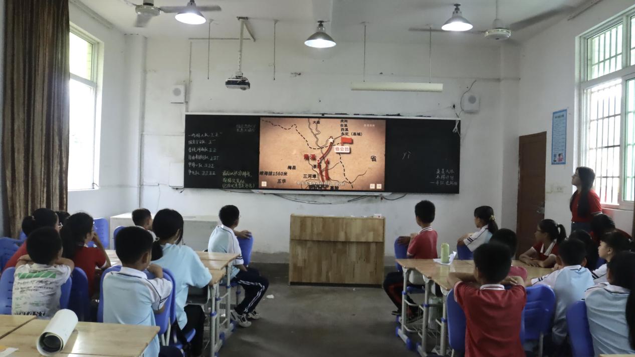 集大學(xué)子踏尋紅色足跡：創(chuàng)新課堂講紅色文化，攜手童心續(xù)革命血脈