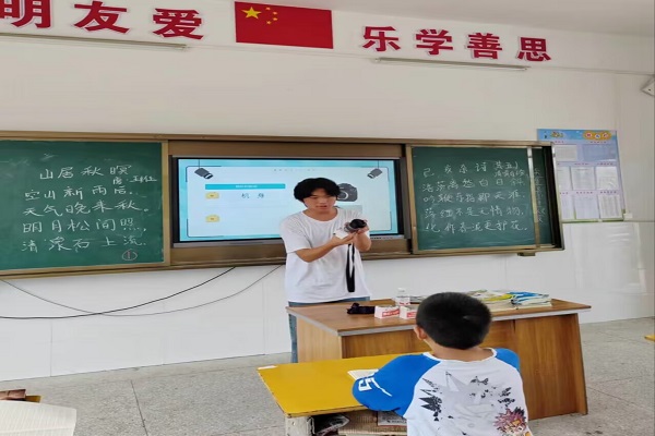 “咔嚓”一聲，記錄課堂