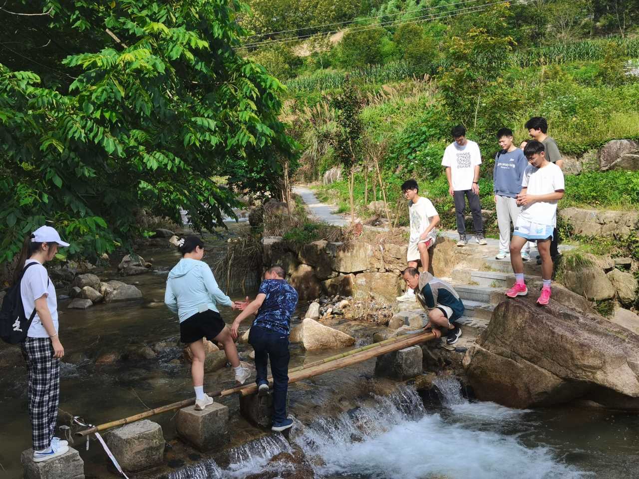 南財(cái)學(xué)子三下鄉(xiāng)：走進(jìn)績(jī)溪核桃，助力產(chǎn)業(yè)騰飛