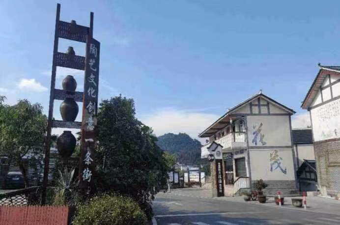 振興鄉(xiāng)愁花茂，美麗多彩貴州