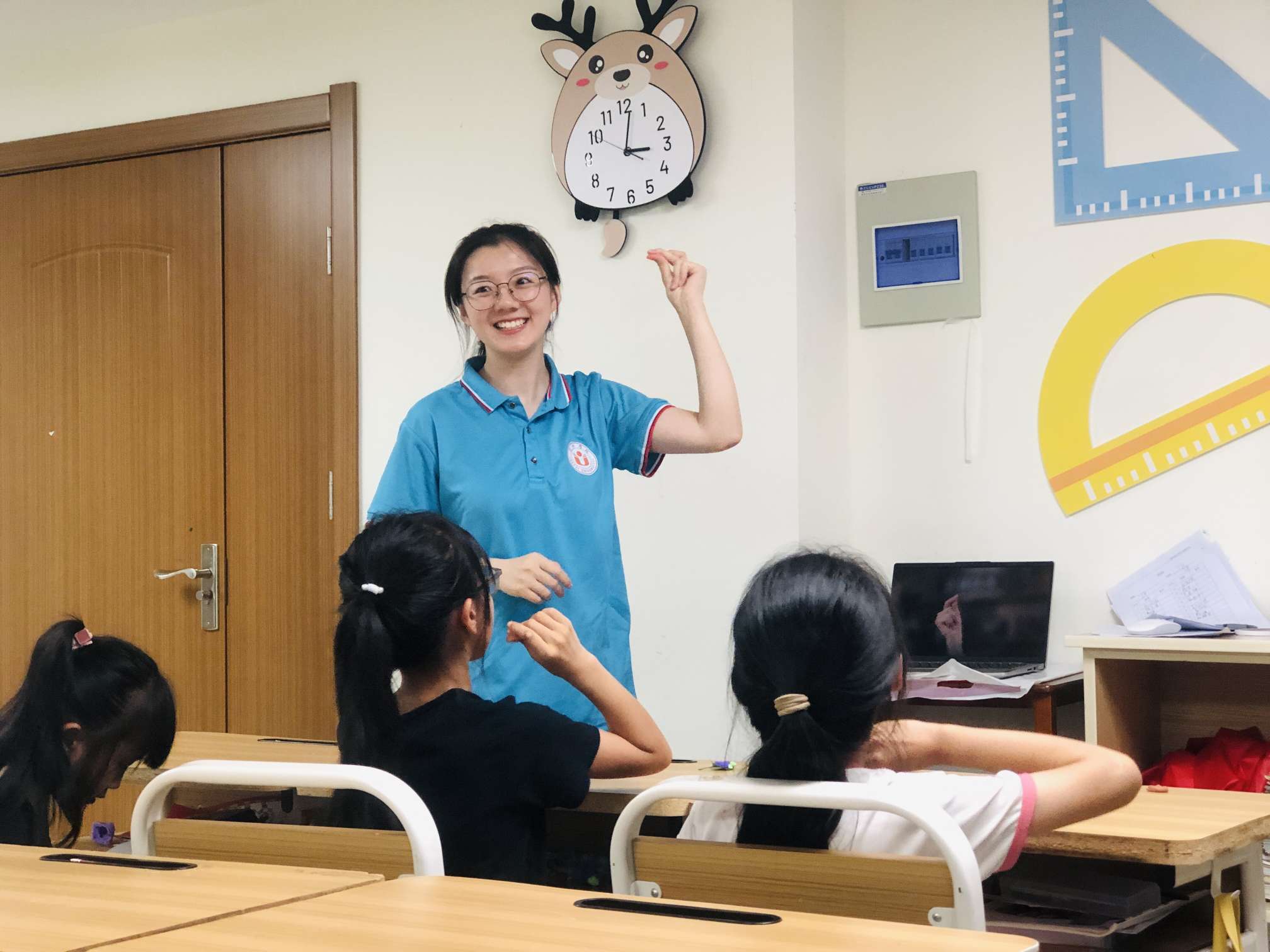 與“身”共歌，與“樂”同行