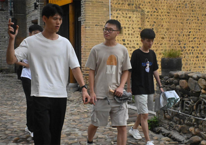 青年楊帆擎大任，悠悠鄉(xiāng)愁歌未央