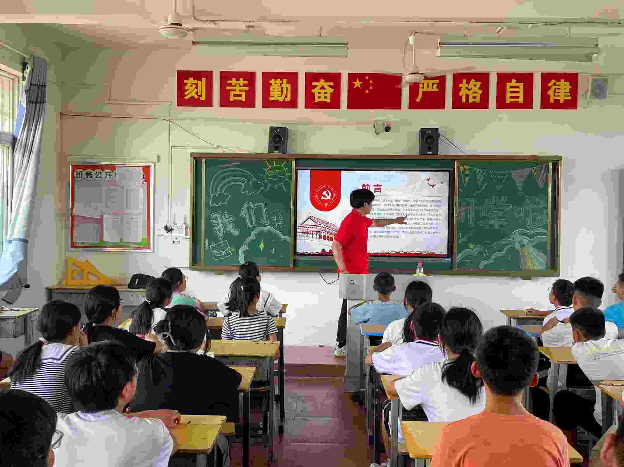 品讀天下萬卷，夢圓精彩人生