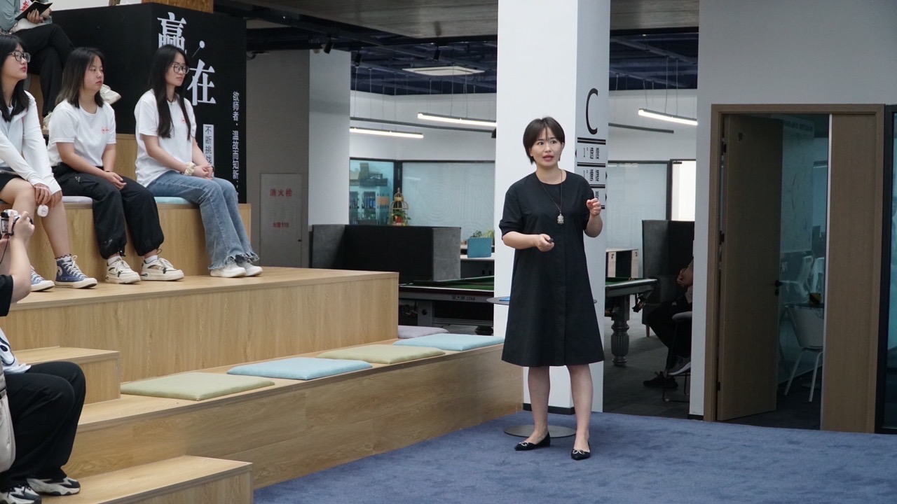企業(yè)先鋒，科技賦能——安徽大學(xué)新聞傳播學(xué)院赴碭山重點(diǎn)