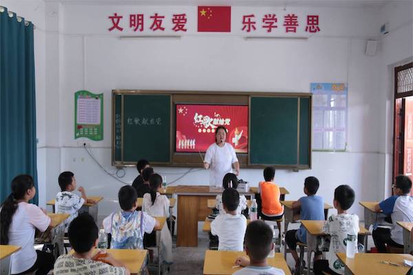 跨越時空鳴響 西柏坡精神永續(xù)傳揚(yáng)——武昌理工學(xué)院崇陽星光志愿服務(wù)隊開展紅歌傳