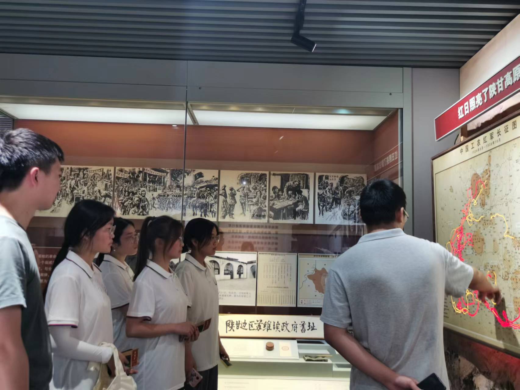 長(zhǎng)安大學(xué)赴陜西渭南“鄉(xiāng)村振興·服務(wù)三農(nóng)”暑期社會(huì)實(shí)踐隊(duì)在習(xí)仲勛紀(jì)念館參觀學(xué)習(xí)