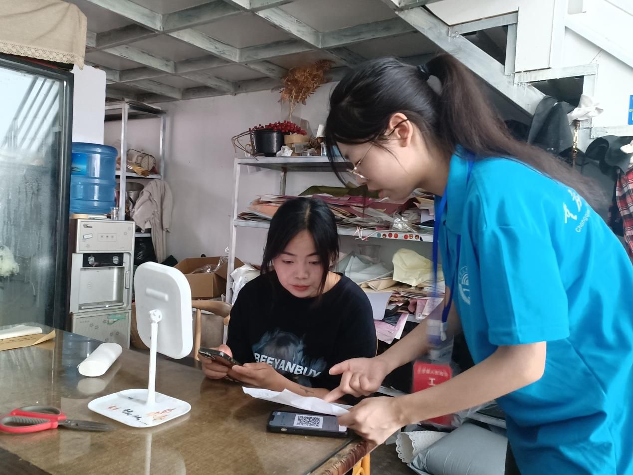 青春人科進(jìn)行時(shí)：進(jìn)商鋪撒安全種，基層共筑防護(hù)墻