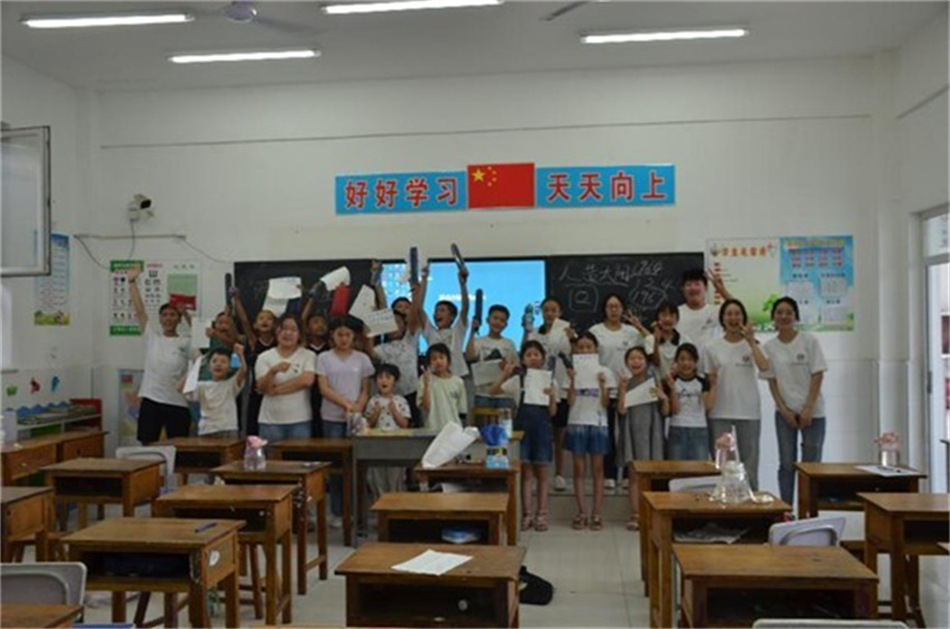 華北電力大學學子三下鄉(xiāng)：科技同行，破冰
