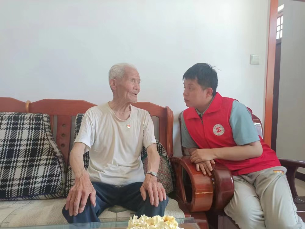 陜西理工大學(xué)三下鄉(xiāng)：老黨員講述初心故事，新青年牢記時(shí)代