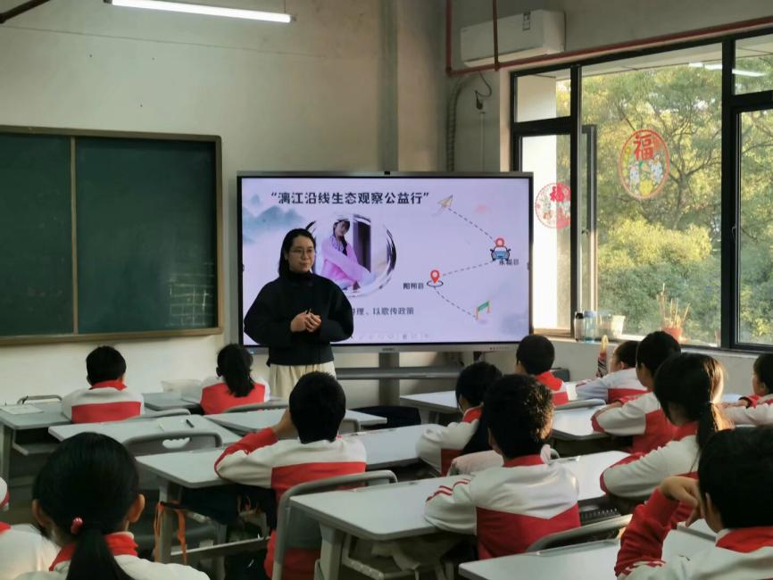 廣西師大學(xué)子行踐八桂，青音嘹亮傳理論基層行