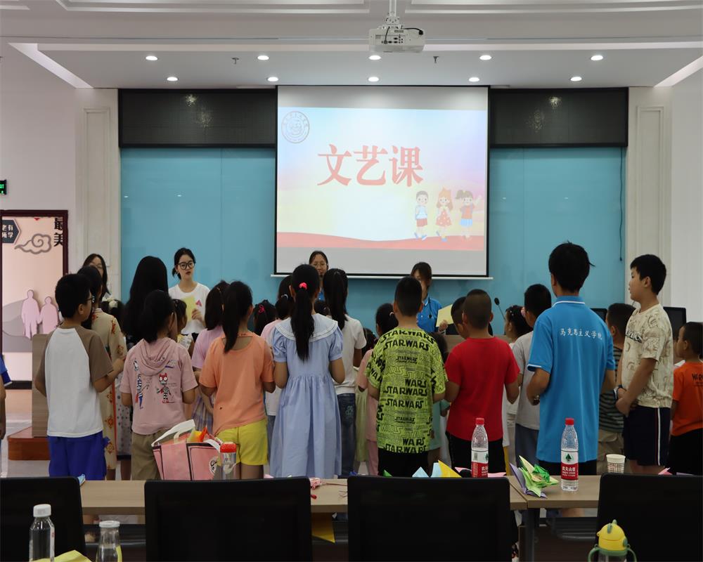 【長(zhǎng)師學(xué)子三下鄉(xiāng)】感悟文藝魅力，綻放絢麗青春 ——“青春星火筑夢(mèng)團(tuán)”開展“七彩課堂”活動(dòng)