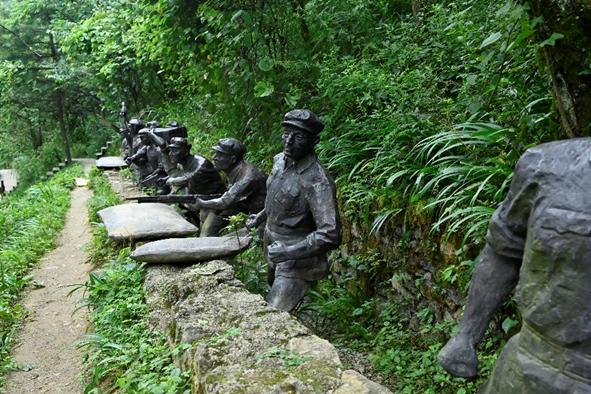 南郵學(xué)子三下鄉(xiāng)：邁雄關(guān)漫漫，感鐵骨錚錚
