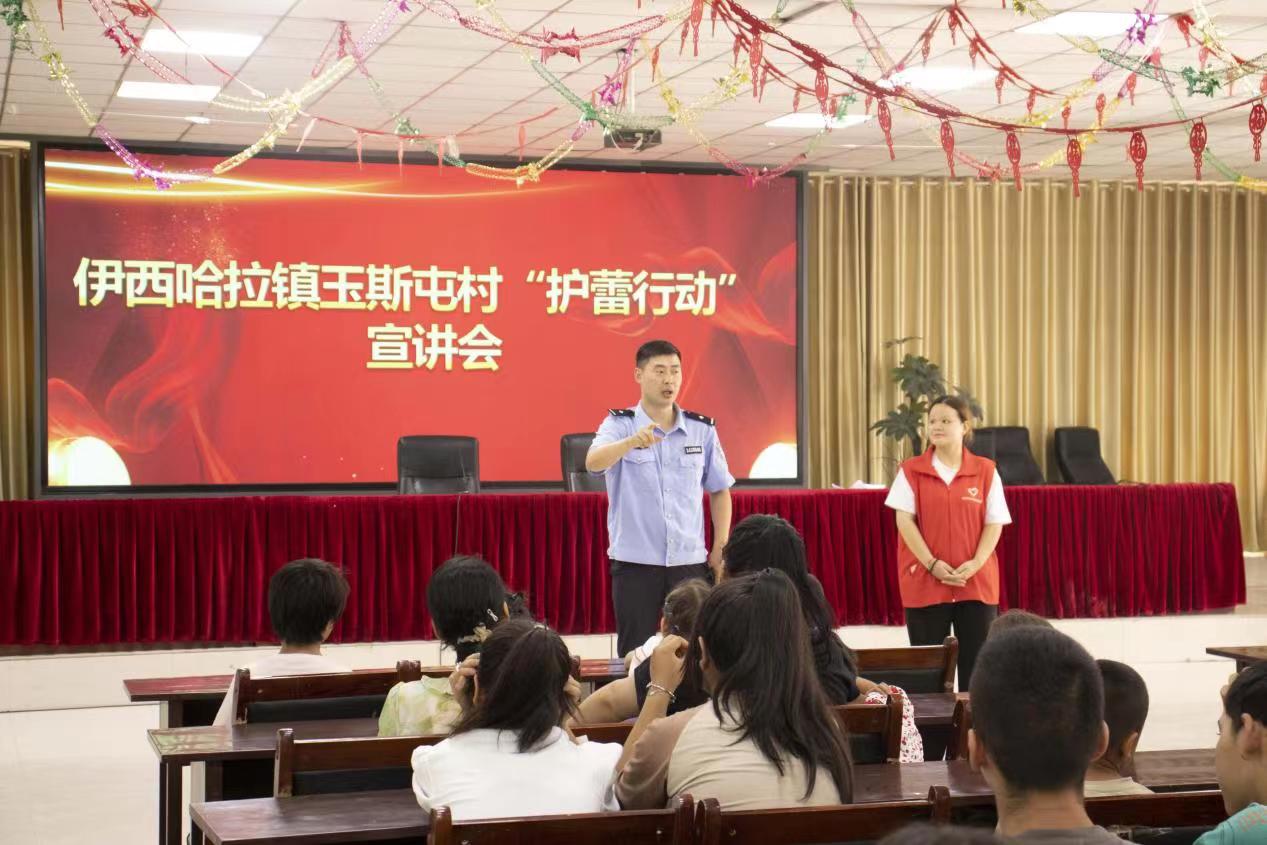 塔里木大學(xué)胡楊學(xué)子三下鄉(xiāng)|關(guān)愛兒童 共同守護(hù)祖國(guó)的未來
