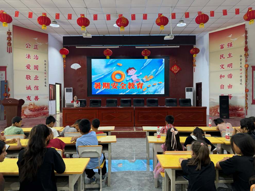 知識(shí)與歡樂(lè)同在，暑假成長(zhǎng)不停歇