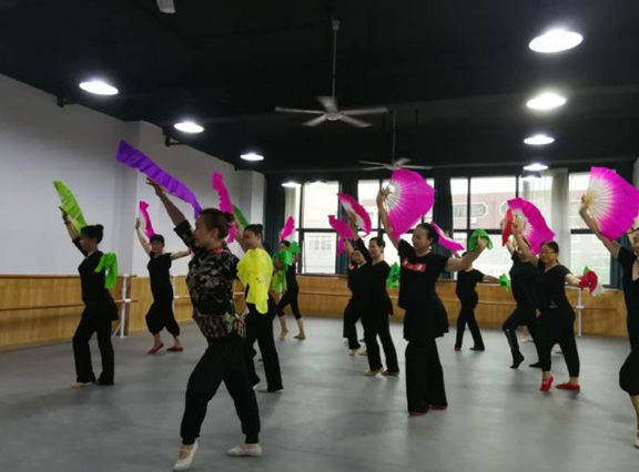 敲響中華，花鼓有為——安財學子前往金寨調(diào)研