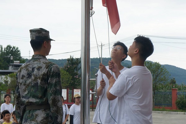七七事變，勿忘國恥，崇陽支教團隊帶領(lǐng)支教學(xué)生緬懷先烈